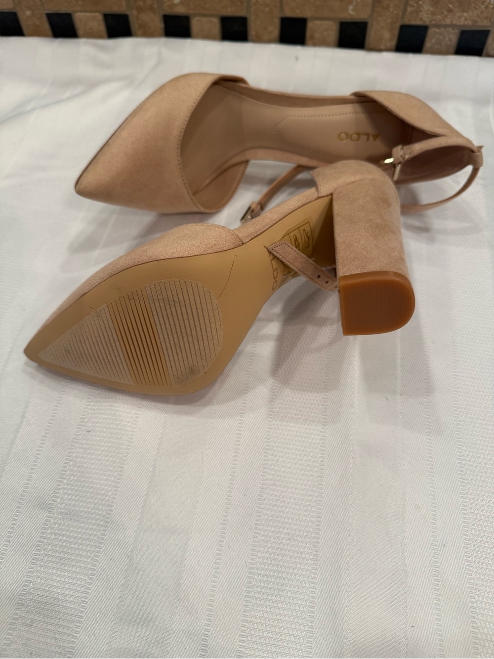 NWOT ALDO Blush Pointed Toe Ankle Strap Heels - Picture 2 of 3